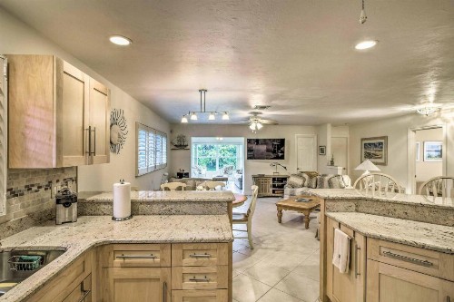 Naples Family Home - Walk to Vanderbilt Beach! - image 10