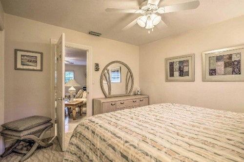 Naples Family Home - Walk to Vanderbilt Beach! - image 3