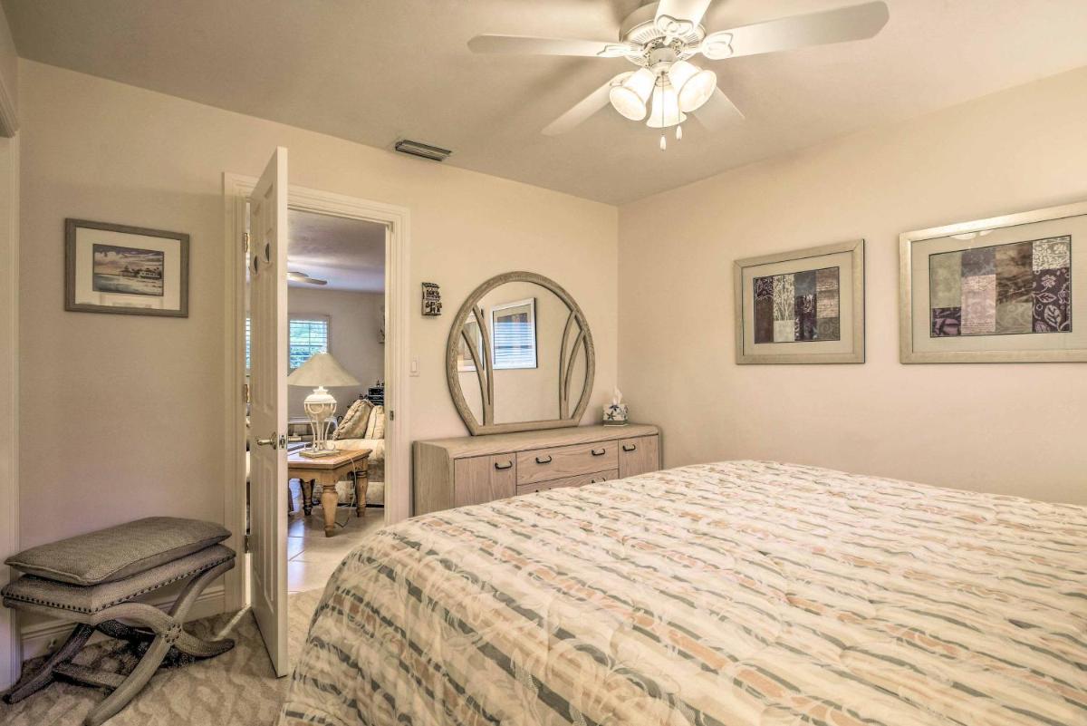 Naples Family Home - Walk to Vanderbilt Beach! - image 3