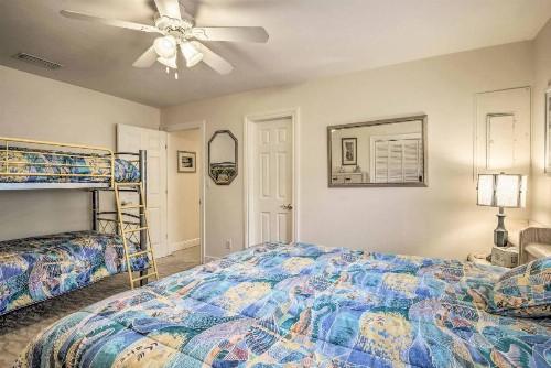 Naples Family Home - Walk to Vanderbilt Beach! - image 7