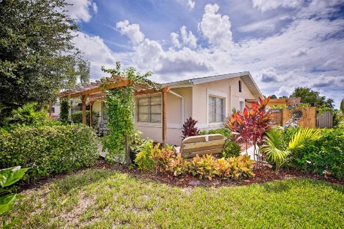 Updated Naples Cottage - Near Beaches and Golfing! - image 12