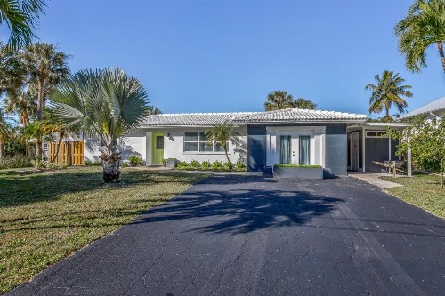 Naples Waterfront Retreat - image 9