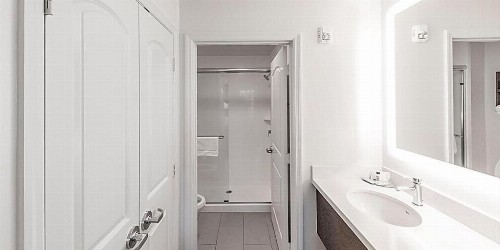 Pristine Vacation Rental Suite in Naples Florida - 5 Nights - One Bedroom #1 - image 9