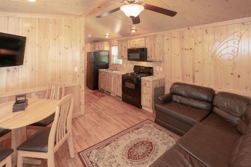 Lake-In-Wood Camping Resort - image 17
