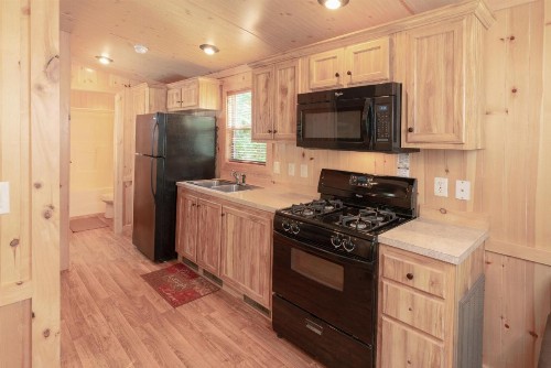 Lake-In-Wood Camping Resort - image 8