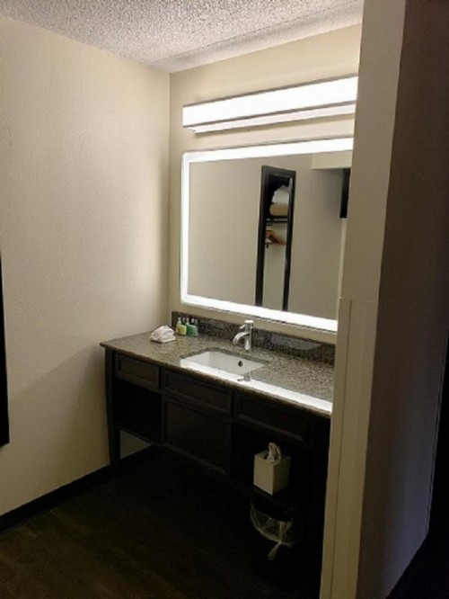 Club Hotel Nashville Inn & Suites - image 10