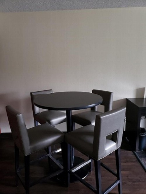 Club Hotel Nashville Inn & Suites - image 12