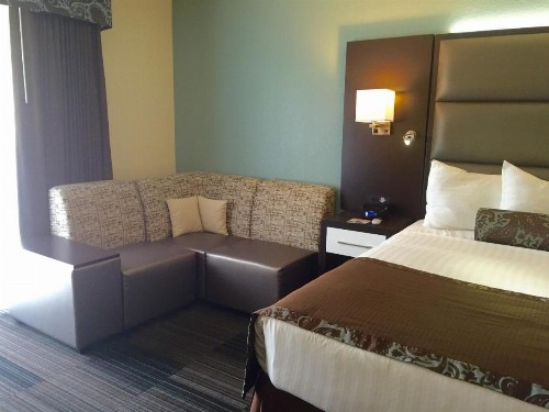 Club Hotel Nashville Inn & Suites - image 14