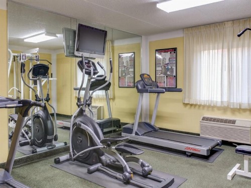 Club Hotel Nashville Inn & Suites - image 17