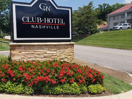 Club Hotel Nashville Inn & Suites - image 2