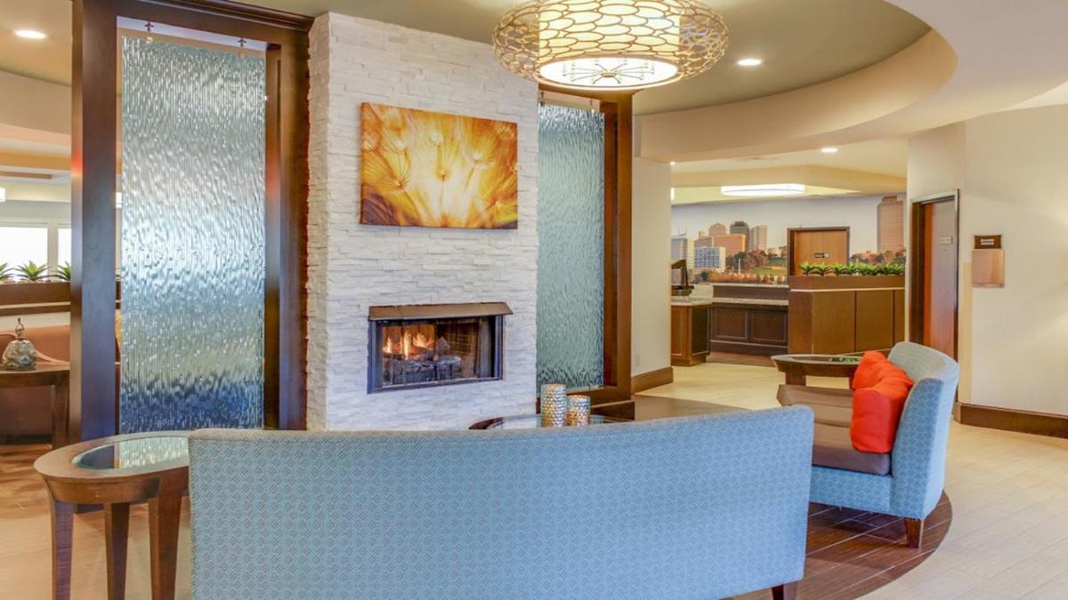 Club Hotel Nashville Inn & Suites - image 3