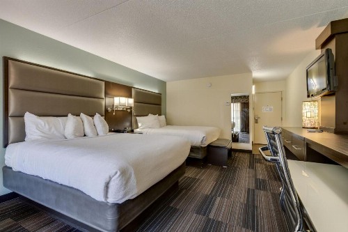 Club Hotel Nashville Inn & Suites - image 36