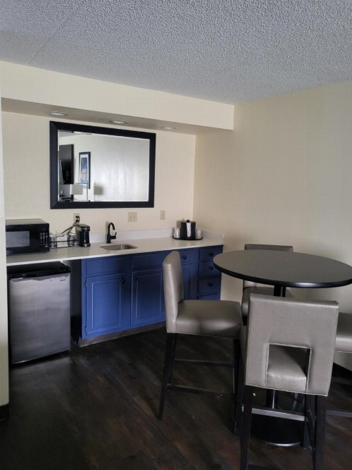 Club Hotel Nashville Inn & Suites - image 48