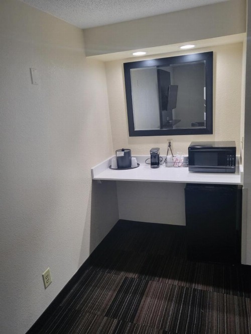 Club Hotel Nashville Inn & Suites - image 49