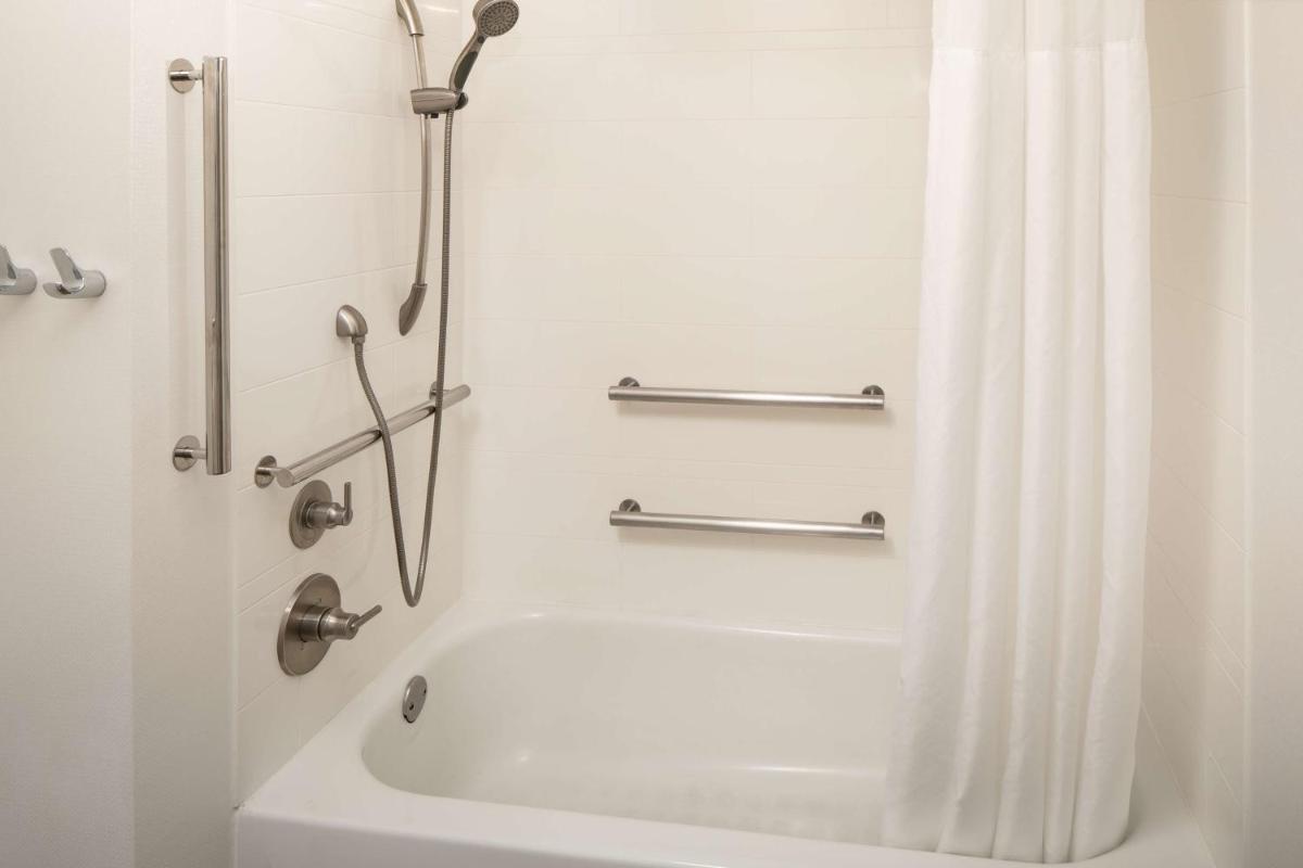 Hampton Inn & Suites Nashville-Airport - image 7