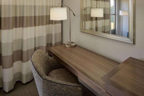 Hampton Inn & Suites Nashville-Airport - image 9