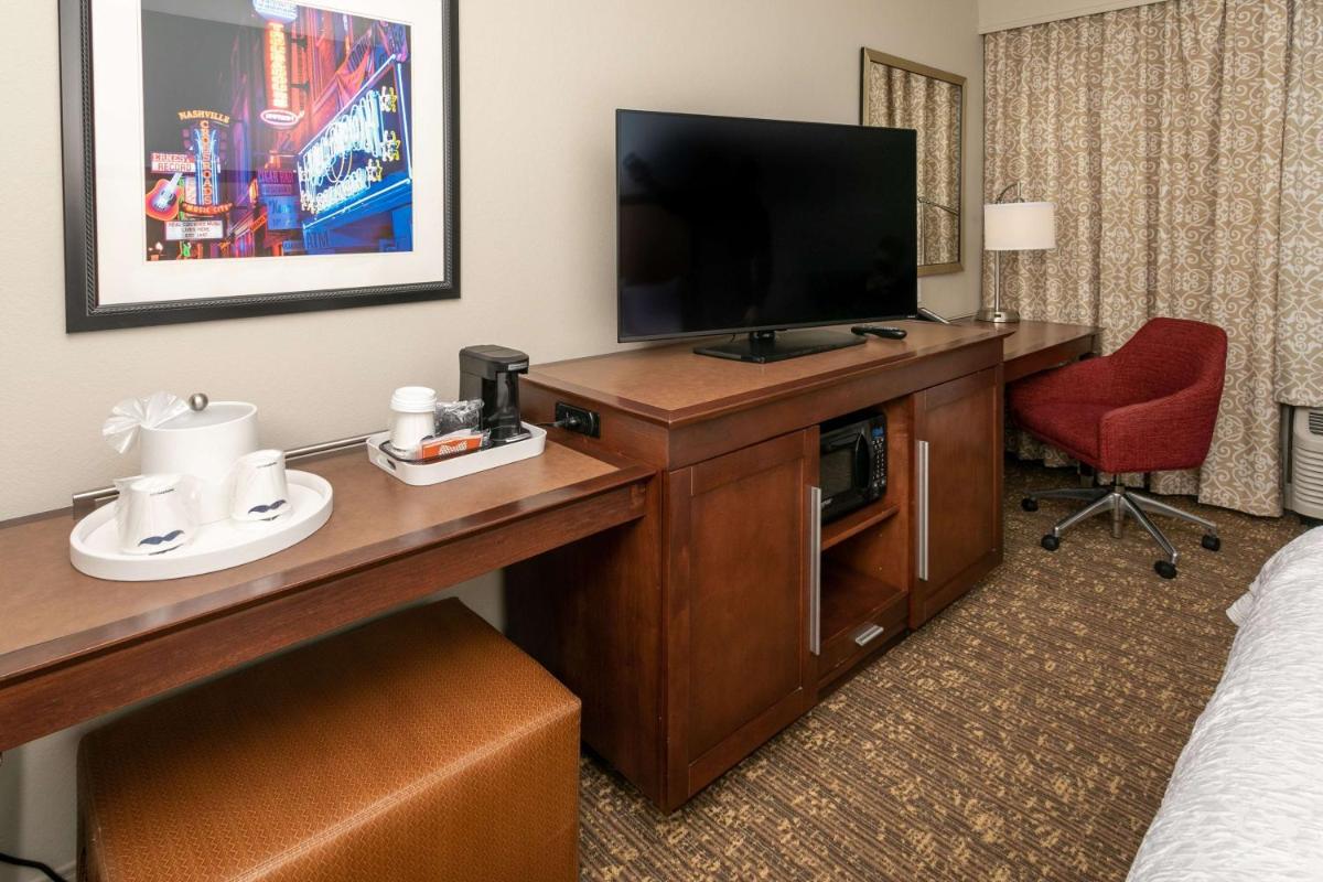 Hampton Inn & Suites Nashville-Green Hills - image 6