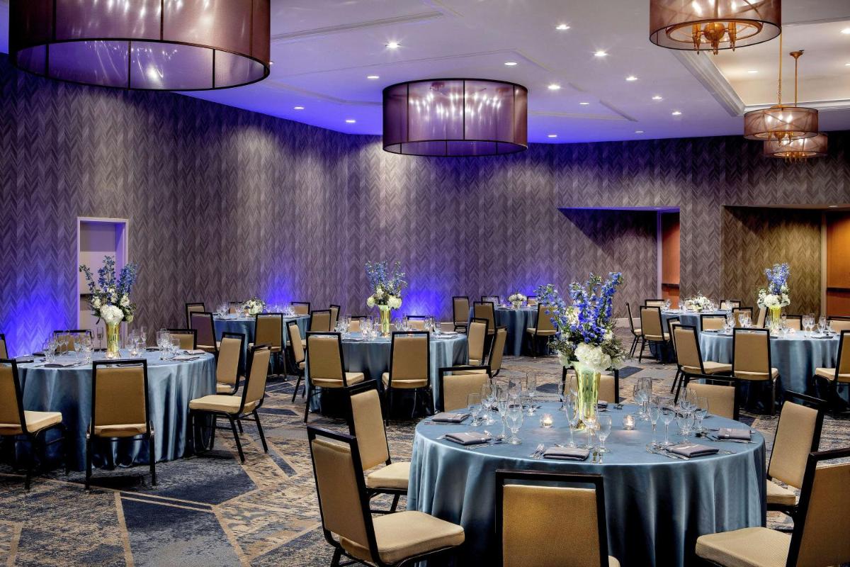 DoubleTree by Hilton Downtown Nashville - image 2