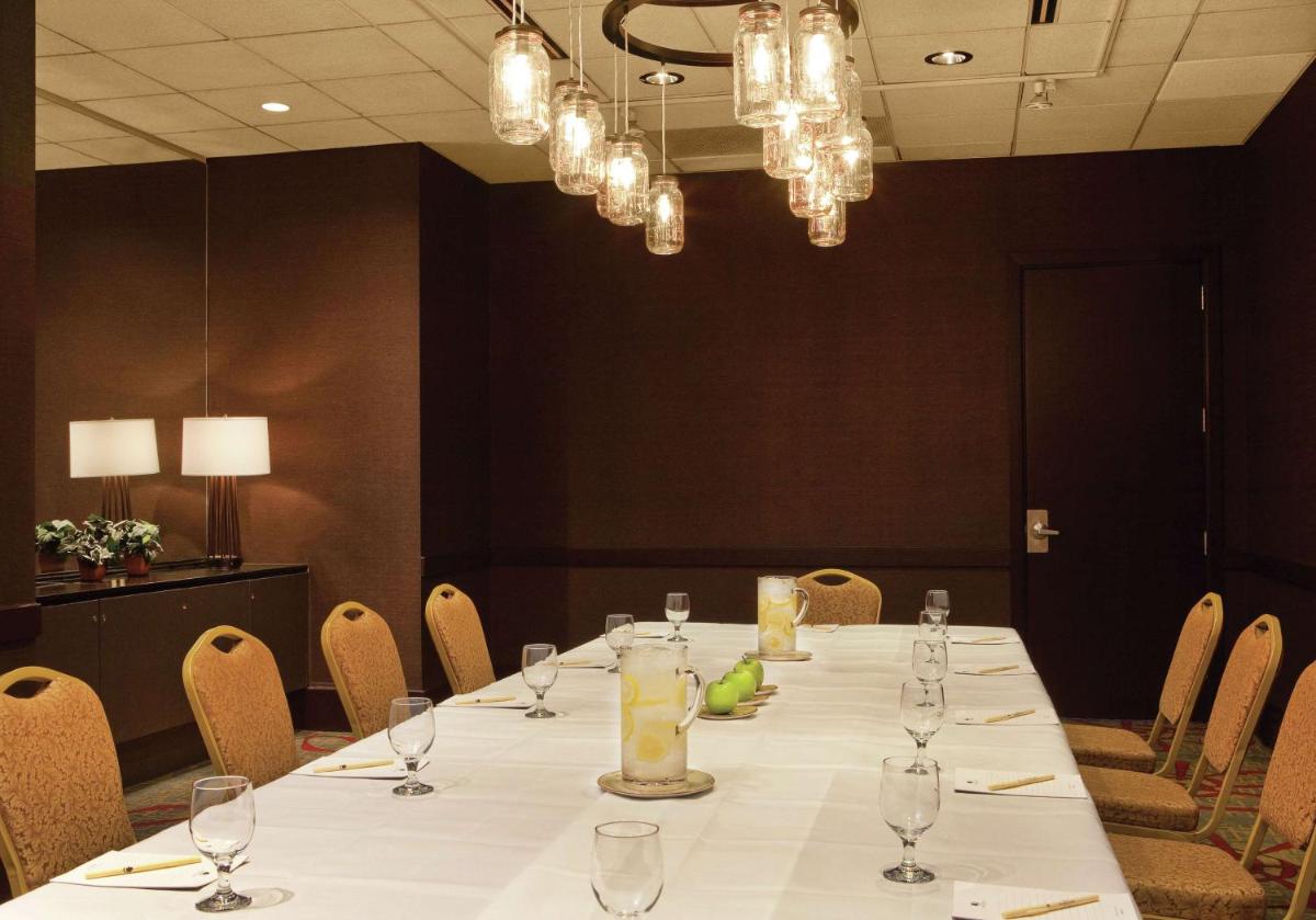 DoubleTree by Hilton Downtown Nashville - image 3