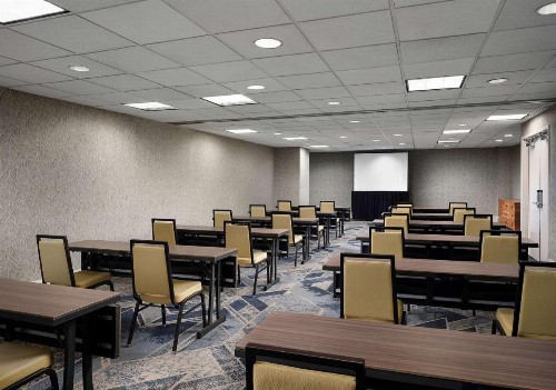 DoubleTree by Hilton Downtown Nashville - image 38