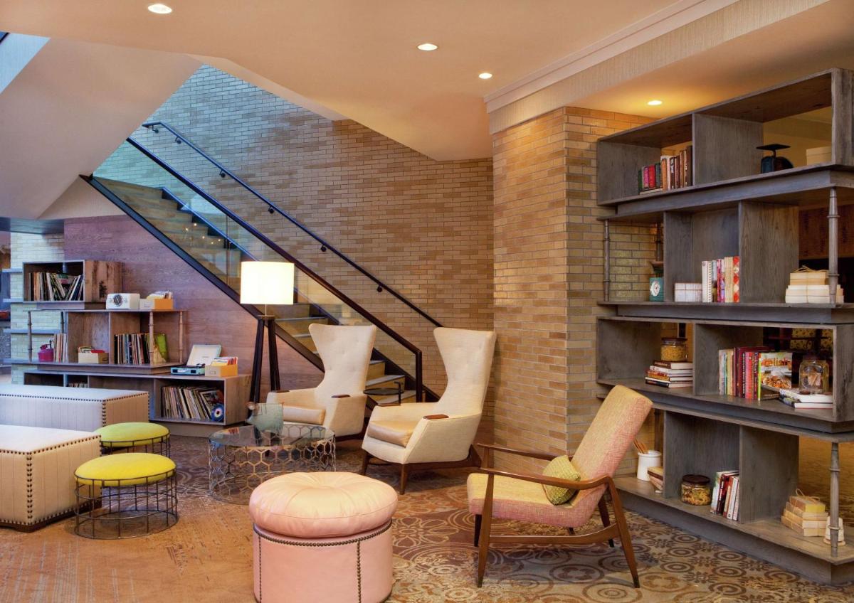 DoubleTree by Hilton Downtown Nashville - image 7