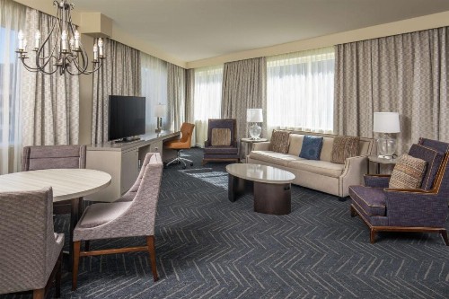 DoubleTree by Hilton Downtown Nashville - image 8