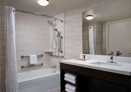 DoubleTree by Hilton Downtown Nashville - image 9