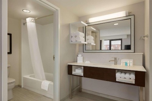 Hampton Inn & Suites Nashville Downtown - image 37