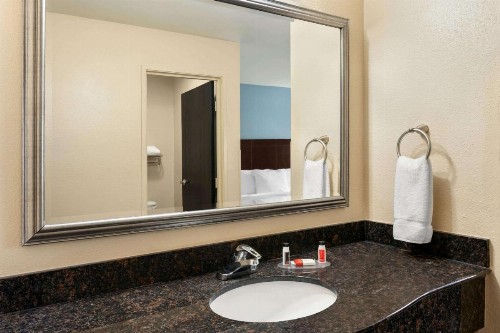 Super 8 by Wyndham Nashville East - image 19