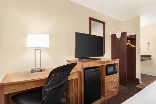 Super 8 by Wyndham Nashville East - image 23