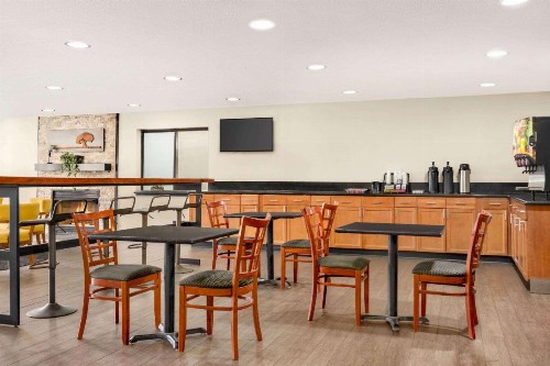 Super 8 by Wyndham Nashville East - image 30