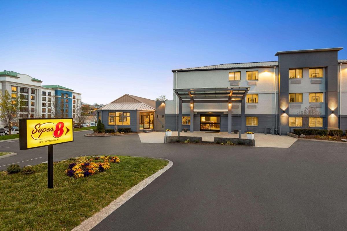 Super 8 by Wyndham Nashville East - image 4