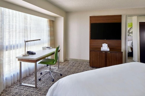 Renaissance Nashville Hotel - image 20