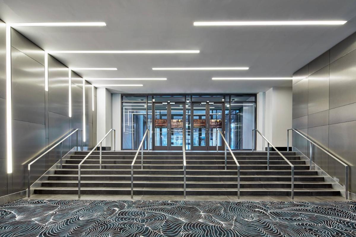 Renaissance Nashville Hotel - image 6