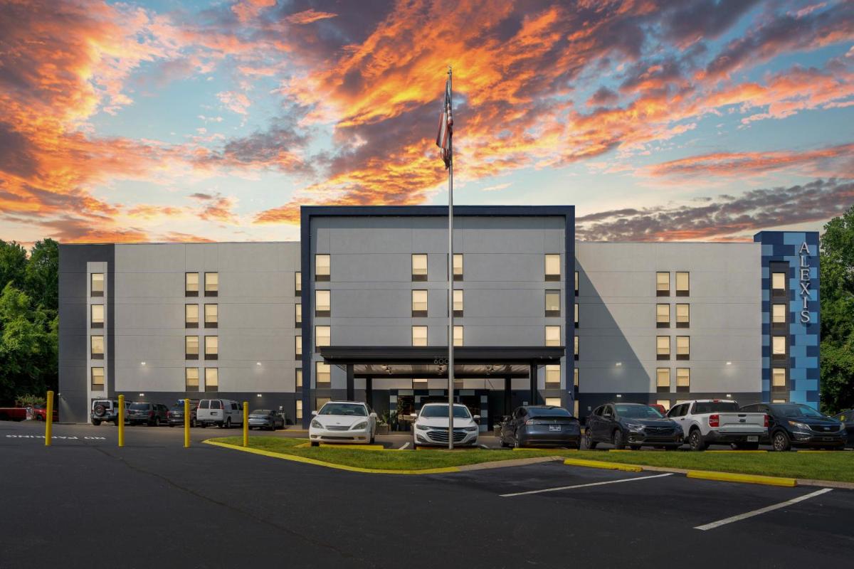 Alexis Inn and Suites Hotel - main image