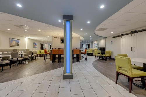 Alexis Inn and Suites Hotel - image 12