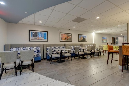 Alexis Inn and Suites Hotel - image 17