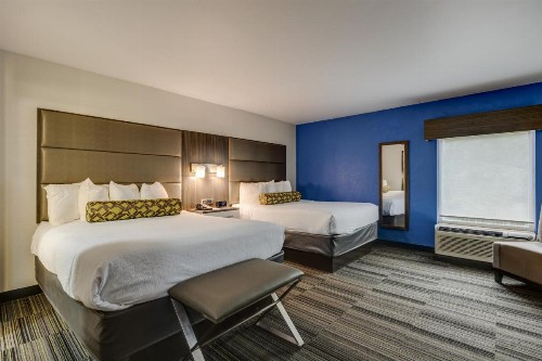 Alexis Inn and Suites Hotel - image 2