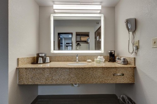 Alexis Inn and Suites Hotel - image 20
