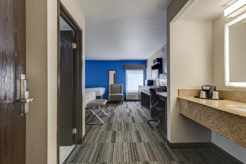 Alexis Inn and Suites Hotel - image 23