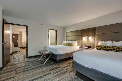 Alexis Inn and Suites Hotel - image 4
