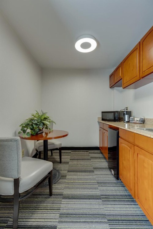Alexis Inn and Suites Hotel - image 43