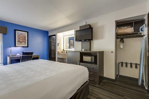 Alexis Inn and Suites Hotel - image 6