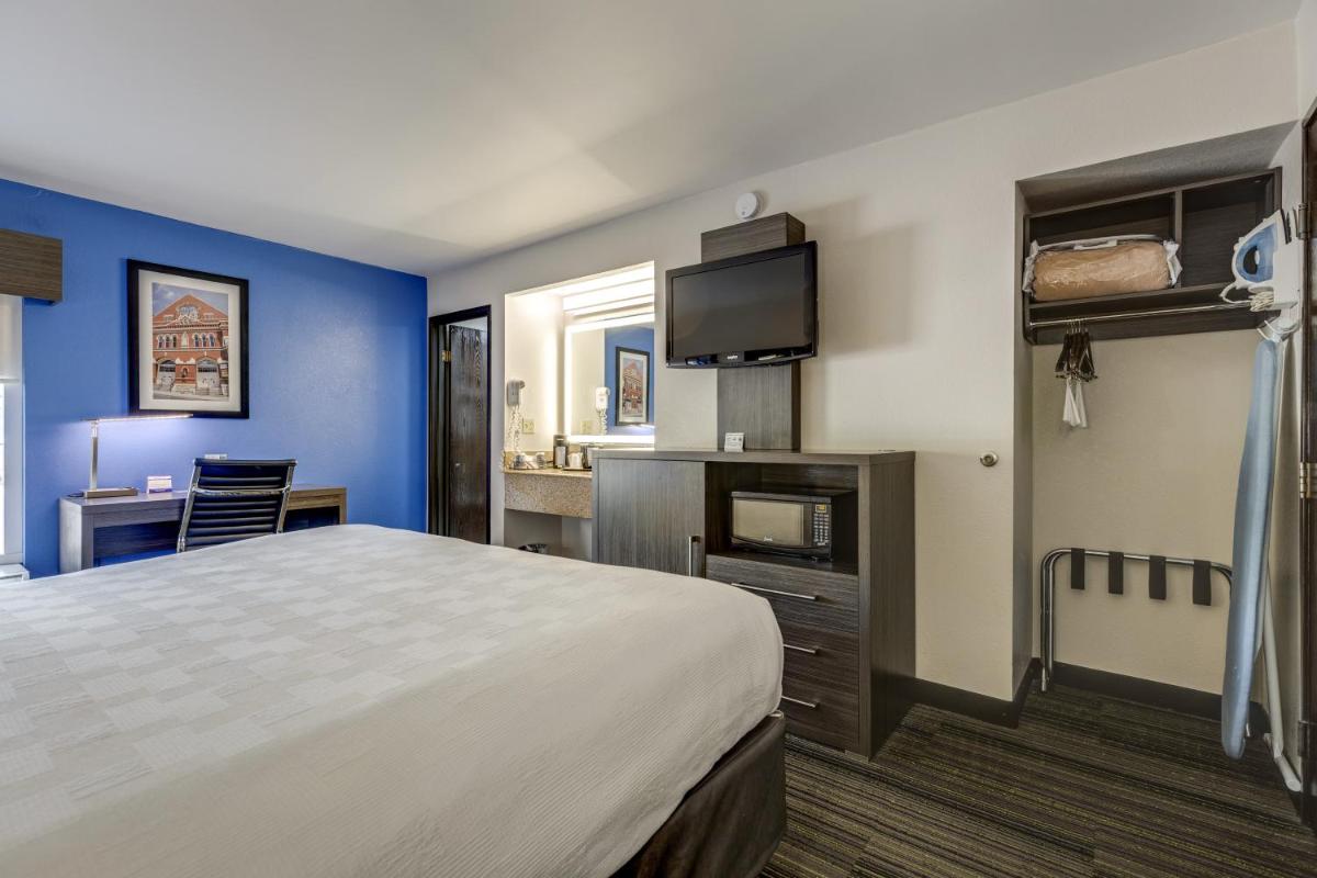 Alexis Inn and Suites Hotel - image 6