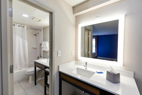 Holiday Inn Express Nashville-Downtown Conference Center an IHG Hotel - image 14