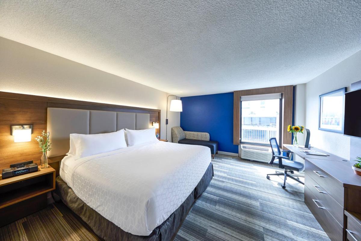 Holiday Inn Express Nashville-Downtown Conference Center an IHG Hotel - image 2