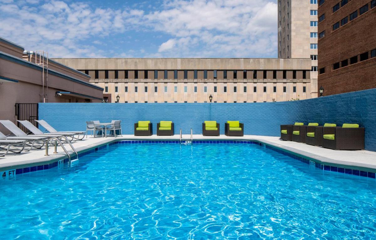 Holiday Inn Express Nashville-Downtown Conference Center an IHG Hotel - image 3