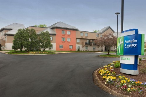 Holiday Inn Express Nashville Airport an IHG Hotel - image 2