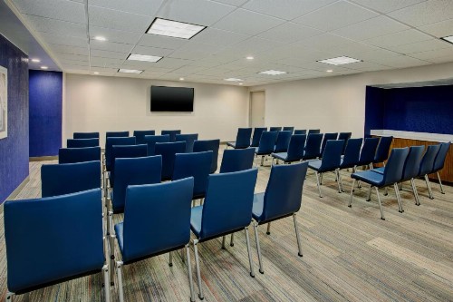 Holiday Inn Express Nashville Airport an IHG Hotel - image 8