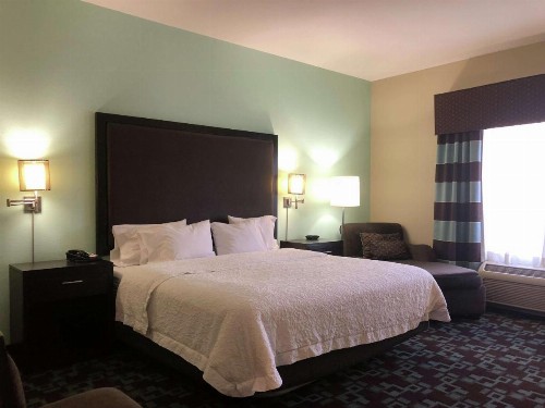 Hampton Inn & Suites Nashville at Opryland - image 4
